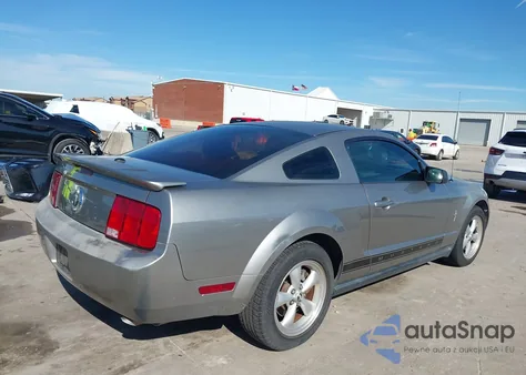 2008 Ford Mustang V6 Deluxe/V6 Premium z USA, uszkodzony, nr VIN 1ZVHT80N985126714